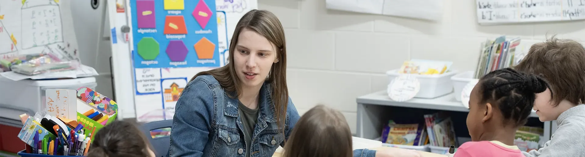 Student teacher instructing students